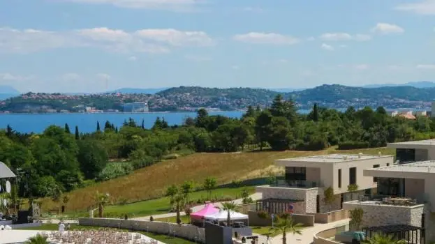 Uno scorcio del resort inaugurato a Salvore (foto da jutarnji.hr)