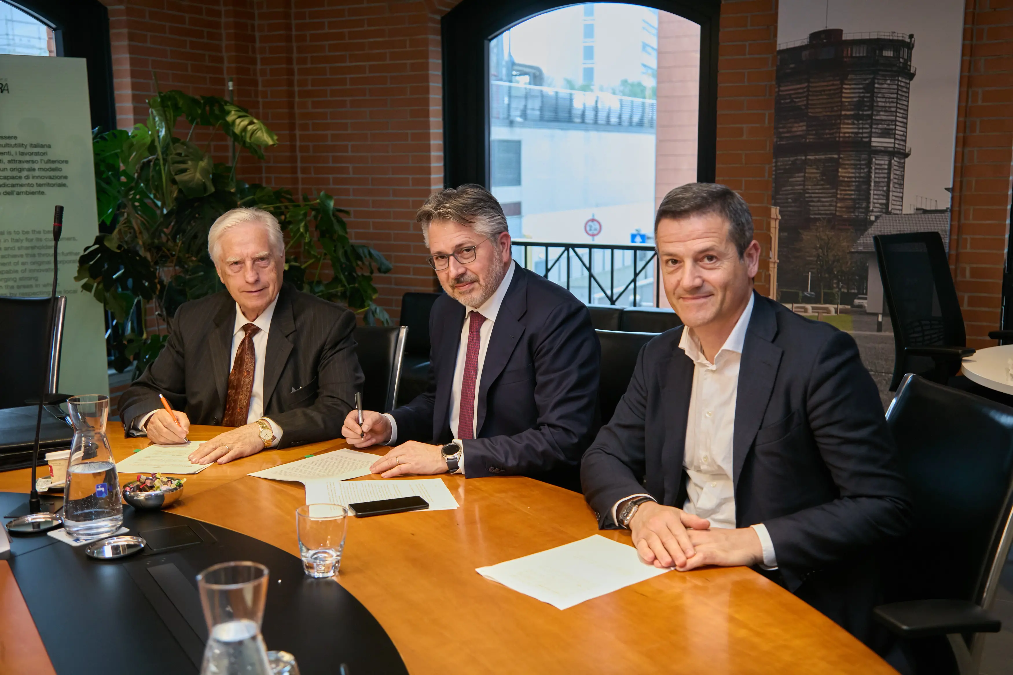 Da sinistra Bruno Piraccini, Cristian Fabbri e Orazio Iacono alla firma per la nascita di Horowatt