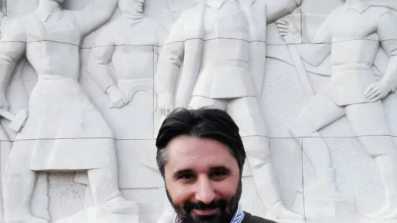 Milovan Pisarri in una foto di Valentina Cvetković, al Cimitero dei liberatori di Belgrado