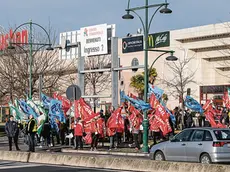 FOTO AGENZIA CANDUSSI / FURLAN / MESTRE / AGITAZIONE SINDACALE E SCIOPERO DIPENDENTI AUCHAN