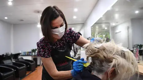 epa08320454 A hairdresser colors a customer's hair, for the last time in the foreseeable future due to newly announced time restrictions, in Brisbane, Australia, 25 March 2020. A hairdresser colors a customer's hair, for the last time in the foreseeable future due to newly announced time restrictions, in Brisbane, Wednesday, March 25, 2020. People will be limited to 30 minutes at hairdressers after a shutdown of non-essential services was announced in Australia. EPA/DAN PELED AUSTRALIA AND NEW ZEALAND OUT