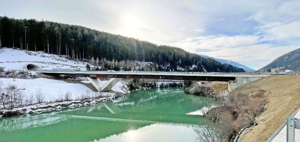 Il ponte realizzato da Cimolai sul fiume Rienza a Bolzano