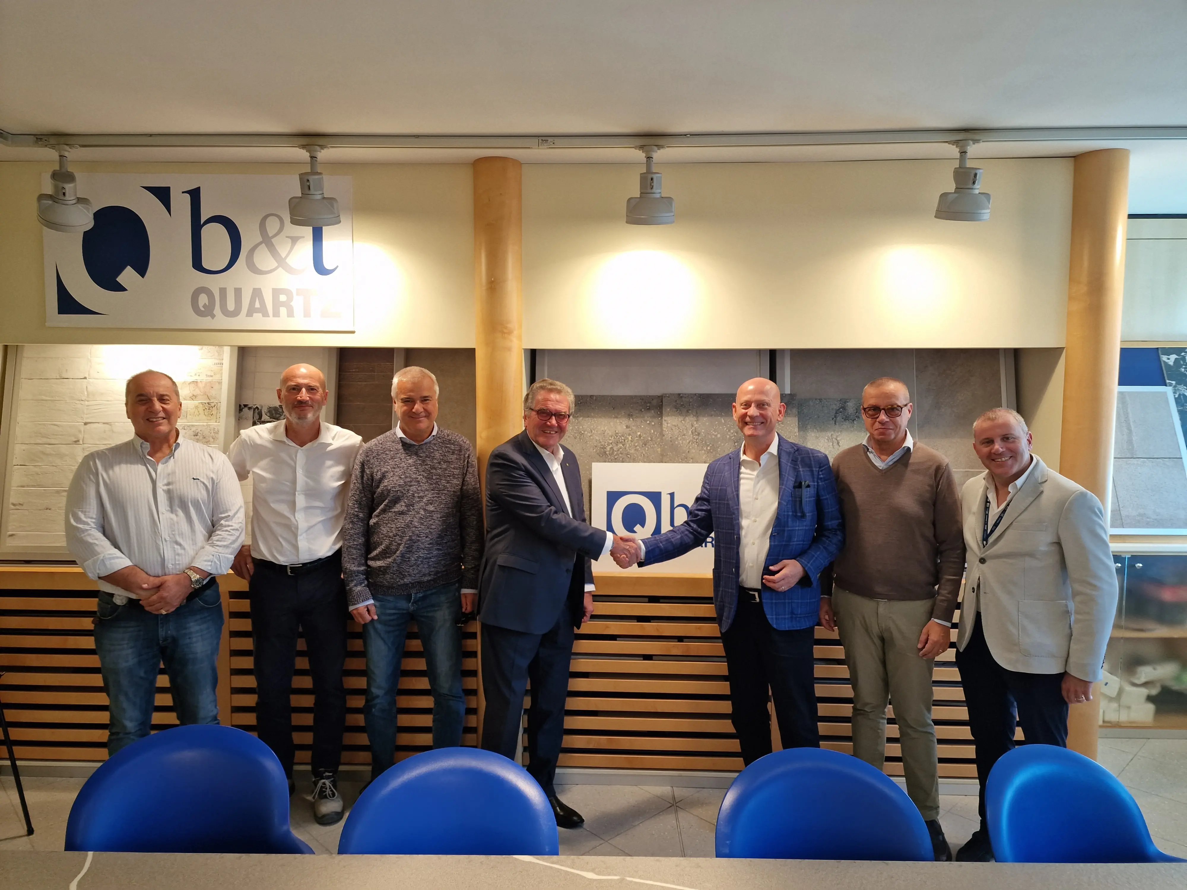 Foto di gruppo dei manager del Gruppo B&T e di Stone italiana