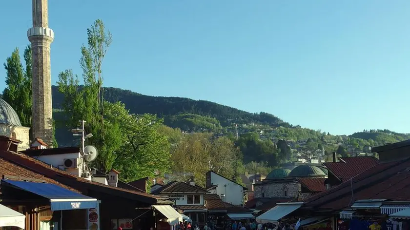 Sarajevo, uno scorcio della città in una foto d’archivio