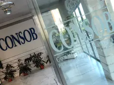 La sede della Commissione Nazionale per le Societa' e la Borsa (Consob) a Roma. Il Consiglio dei ministri, su proposta del ministro per le Politiche europee Andrea Ronchi e del ministro dell'Economia Giulio Tremonti, ha approvato oggi 17 settembre 2010 un decreto presidenziale per l'esecuzione del regolamento comunitario n.1060 del 2009 relativo alle agenzie di rating del credito; il decreto individua nella Consob l'Autorita' competente per i fini disciplinati dal Regolamento stesso, nonche' per l'esercizio dei poteri e l'adozione delle misure di vigilanza uniformate in sede europea''. ANSA / ETTORE FERRARI