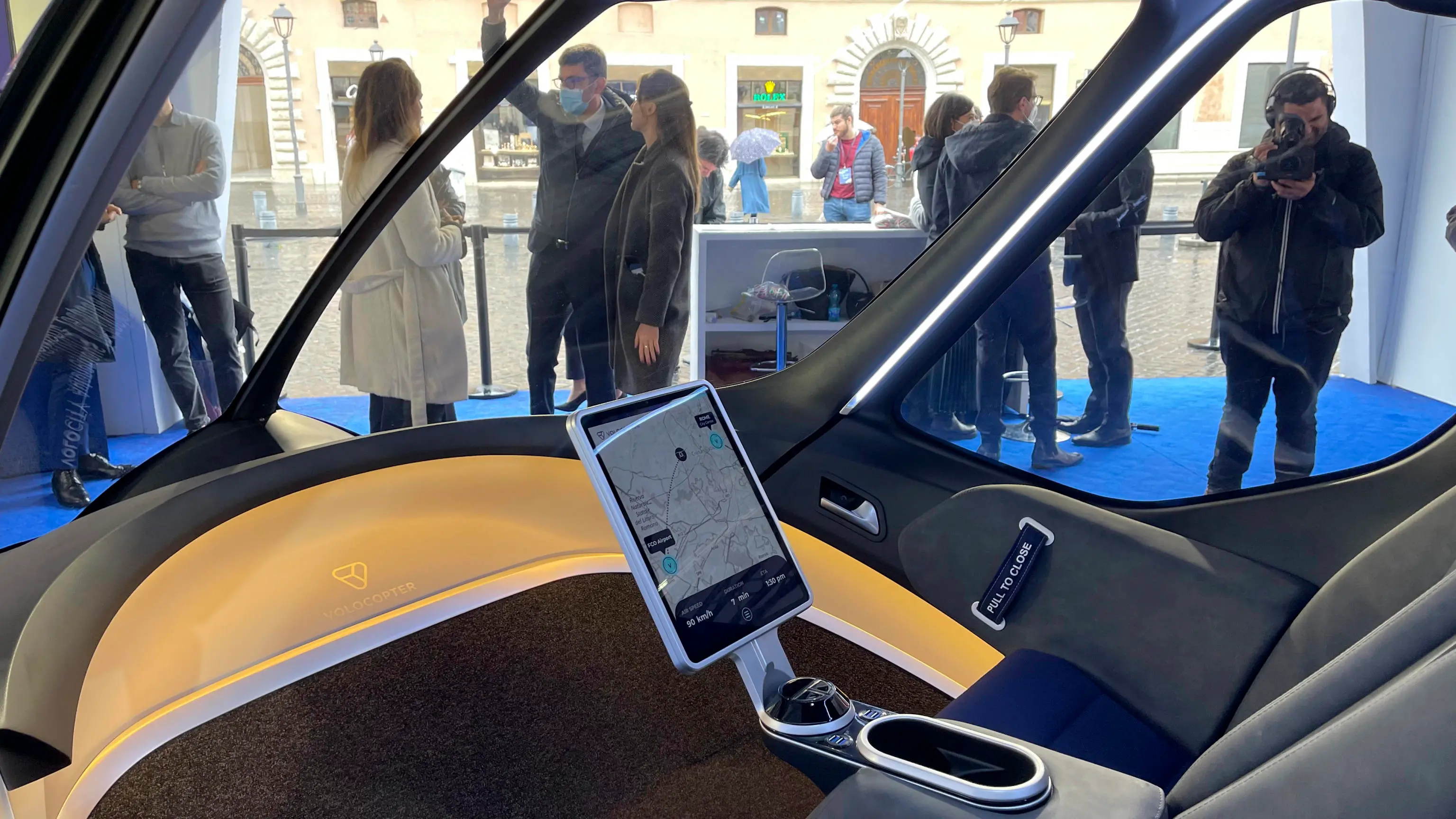 L'esposizione dell'Air Taxi di Volocopter in piazza San Silvestro a Roma, 03 novembre 2021. ANSA/CLAUDIO PERI