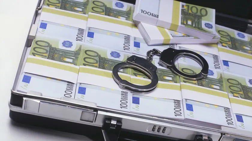 Suitcases, opened, bills, Euro, focused, handcuffs, Series, money suitcases, Euro appearances, money, bills, money bundle, means of payment, hundre...