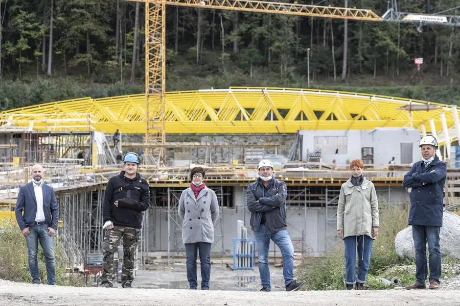 Da sinistra a destra: Alessandro Cettina (HBC), Christian Niederwolfsgruber (Unionbau), Roberta Poletto (HBC), Arnold Sellemond (Niederstätter), Daniela Niederstätter (Niederstätter), Christoph Ausserhofer (Unionbau)