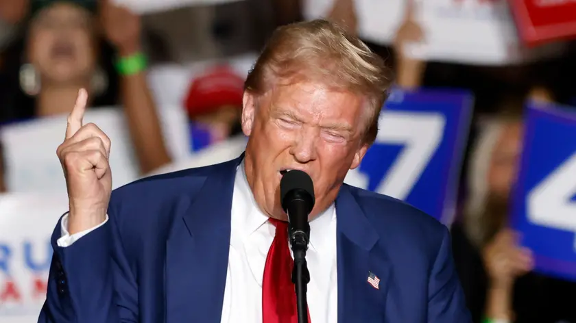 epaselect epa11603146 Former US President Donald Trump speaks at a campaign rally at the Expo at World Market Center in Las Vegas, Nevada, USA, 13 September 2024. EPA/BIZUAYEHU TESFAYE