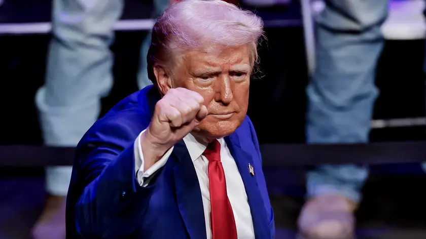 epa11622860 Former US president and Republican presidential nominee Donald Trump participates in a campaign event on changing the tax code and promoting US manufacturing at the Johnny Mercer Theatre in Savannah, Georgia, USA, 24 September 2024. EPA/ERIK S. LESSER