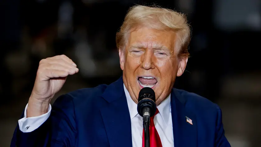 epa11624263 Former US president and Republican presidential nominee Donald Trump speaks during a campaign event at the Mosack Group, a commercial plumbing manufacturer in Mint Hill, North Carolina, USA, 25 September 2024. Trump is running against Democratic US Vice President Kamala Harris. EPA/ERIK S. LESSER