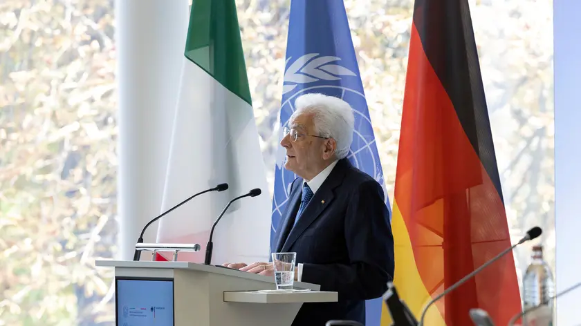 Il Presidente della Repubblica Sergio Mattarella al Campus delle Nazioni Unite di Bonn ,partecipa al seminario “La cooperazione tra Italia e Germania: un bene prezioso per l'UNFCCC e per la lotta al cambiamento climatico”, Bonn, 28 settembre 2024. ANSA/ FRANCESCO AMMENDOLA - UFFICIO PER LA STAMPA E LA COMUNICAZIONE DELLA PRESIDENZA DELLA REPUBBLICA ANSA PROVIDES ACCESS TO THIS HANDOUT PHOTO TO BE USED SOLELY TO ILLUSTRATE NEWS REPORTING OR COMMENTARY ON THE FACTS OR EVENTS DEPICTED IN THIS IMAGE; NO ARCHIVING; NO LICENSING NPK