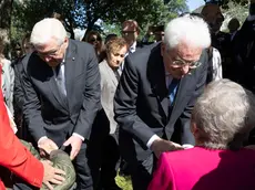 Il Presidente della Repubblica Sergio Mattarella con Frank-Walter Steinmeier, Presidente della Repubblica Federale di Germania, con salutano i familiari e i superstiti , in occasione delle celebrazioni per l’80° anniversario degli eccidi di Monte Sole, 29 settembre 2024. ANSA/ UFFICIO STAMPA - FRANCESCO AMMENDOLA ++ ANSA PROVIDES ACCESS TO THIS HANDOUT PHOTO TO BE USED SOLELY TO ILLUSTRATE NEWS REPORTING OR COMMENTARY ON THE FACTS OR EVENTS DEPICTED IN THIS IMAGE; NO ARCHIVING; NO LICENSING NPK ++