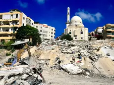 epa11633527 Search and rescue team members, together with locals, work to find bodies under the rubble of buildings destroyed in an Israeli airstrike the previous day in Ain el-Delb neighborhood, east of the port city of Sidon, southern Lebanon, 30 September 2024. According to the UN Humanitarian Coordinator in Lebanon, Imran Riza, the recent escalations in Lebanon have led to widespread destruction of homes and infrastructure across the country. At least 700 people have been killed, thousands have been injured, and nearly 120,000 people have been displaced in the past week.