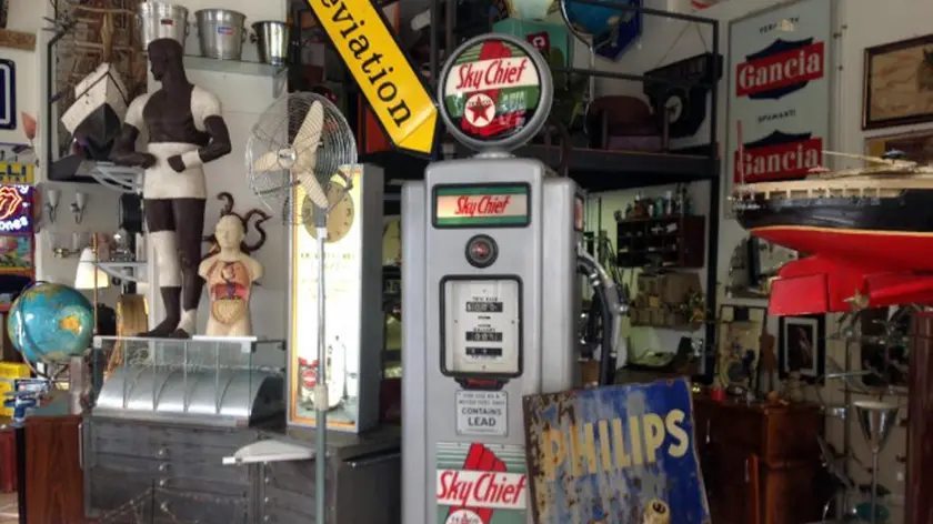 Da domani alle 21, 'Italian pickers', il nuovo programma di Cielo che, prendendo spunto dalla serie americana American Pickers, va a caccia di affari in tutta Italia, recuperando oggetti, raccontandone la loro storia e quella di chi li ha posseduti, riportandoli quindi a nuova vita e dando loro un nuovo valore commerciale. Roma, 30 giugno 2013. ANSA/ WWW.KATAWEB.IT