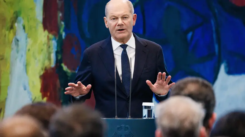 epa11633976 German Chancellor Olaf Scholz gestures as he speaks at the Chancellery in Berlin, Germany, 30 September 2024. German Chancellor Olaf Scholz, Chair of the Executive Board of the Federal Employment Agency Andrea Nahles and German Labour Minister Hubertus Heil delivered speeches in front of guests on the so called 'Job Turbo' program, for the labor market integration of refugees. EPA/CLEMENS BILAN