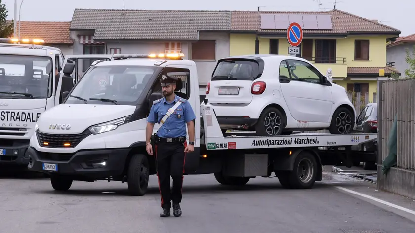 Rimozione della vettura dopo che Andrea Beretta ultras Inter ha ucciso con un coltello Antonio Bellocco che gli ha sparato con una pistola davanti ad una palestra in via Besozzi a Cernusco sul Naviglio, 04 Settembre 2024. ANSA/ANDREA CANALI