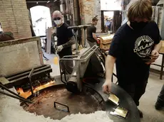 02/07/2020 Venezia, La Fornace Orsoni Ã¨ lâ€™ultima fornace storica di Venezia che utilizza gli stessi metodi dal 1888 per produrre mosaici a foglia dâ€™oro 24K, oro colorato e smalti veneziani in piÃ¹ di 3.500 tonalitÃ .