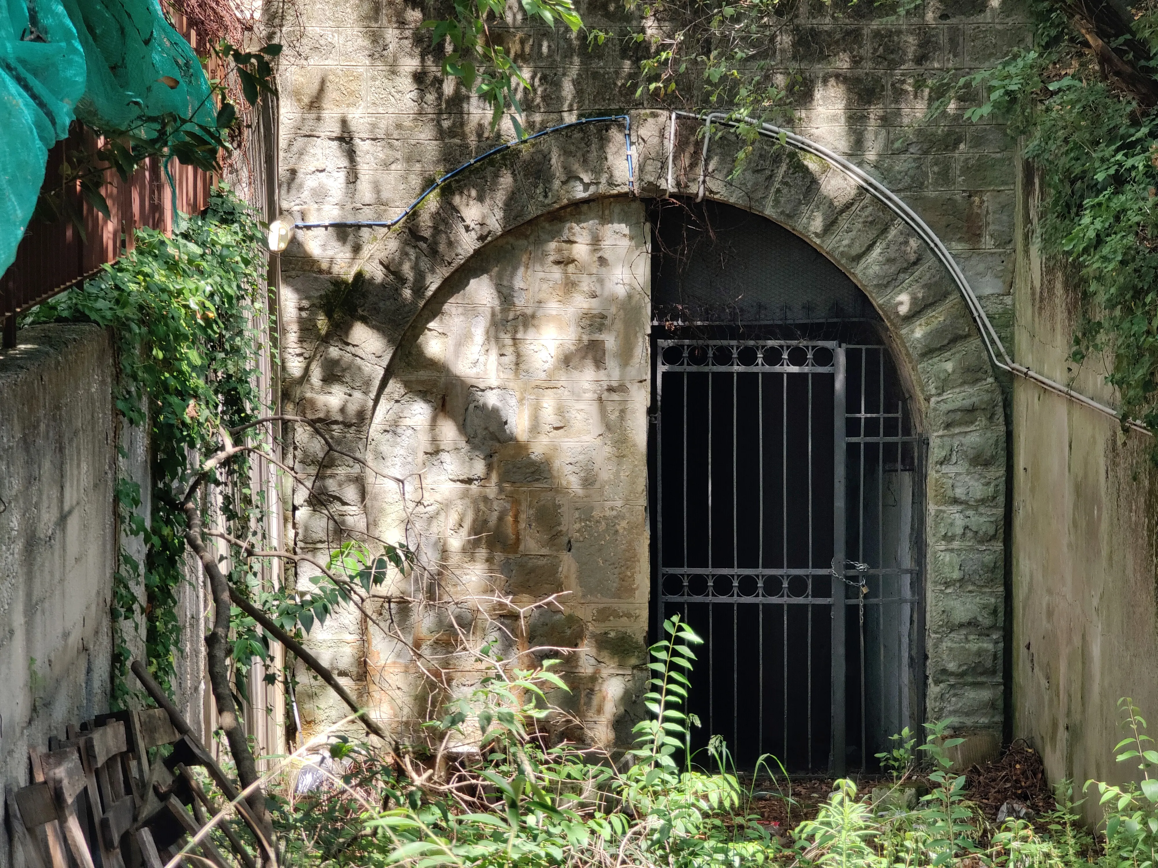 Lasorte Trieste 26/07/24 - Via Rossetti, Liceo Petrarca, Ingresso Bunker