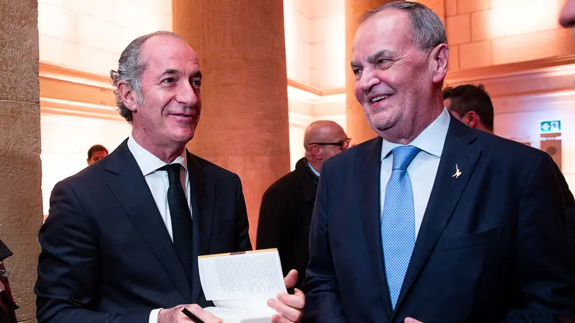 Il presidente della Regione Veneto, Luca Zaia, con il ministro per gli Affari Regionali e le Autonomie Roberto Calderoli a margine della presentazione del suo libro "Fà presto vai piano", Roma, 01 febbraio 2024. ANSA/ANGELO CARCONI