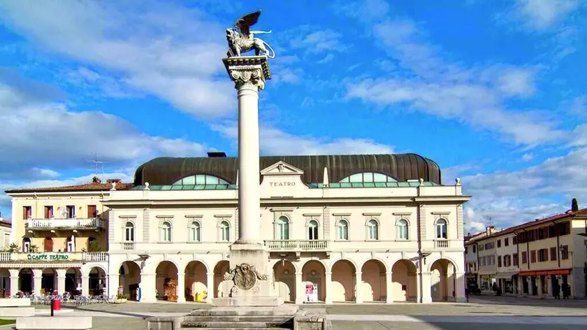 Piazza Unità a Gradisca d’Isonzo, punto di partenza per conoscere la città (foto Carlo Sclauzero)