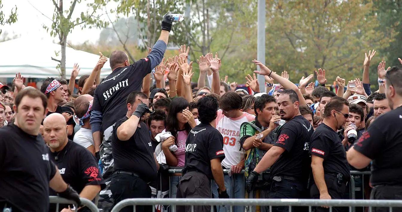 Apertura dei cancelli e perquisizioni per il concerto di Vasco.