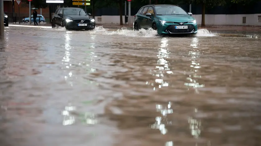 epa11693650 Vehicles drive through flood water following heavy rainfalls in Castellon de la Plana, Valencia, Spain, 31 October 2024. At least 95 people died in the province of Valencia and neighboring provinces following floods caused by the DANA (high-altitude isolated depression) phenomenon impacting the eastern part of the country. EPA/ANDREU ESTEBAN