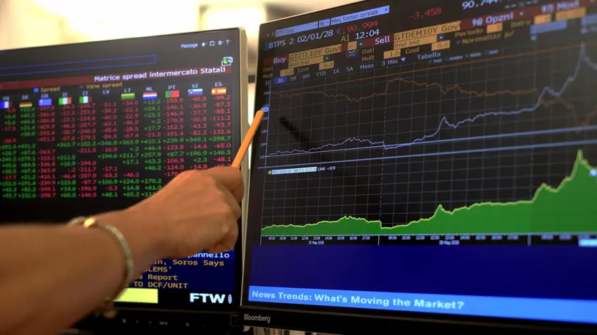 A financial journalist checks the course of the "spread" caused by the nervousness of the markets due to political uncertainty in Rome, Italy, 29 May 2018. The spread between Italy's 10-year BTP bond and the German Bund dropped back to 282 basis points on Tuesday with a yield of 3.1%. The spread had reached 320 points with a yield of 3.4% at one stage earlier on Tuesday. ANSA/LUCIANO DEL CASTILLO