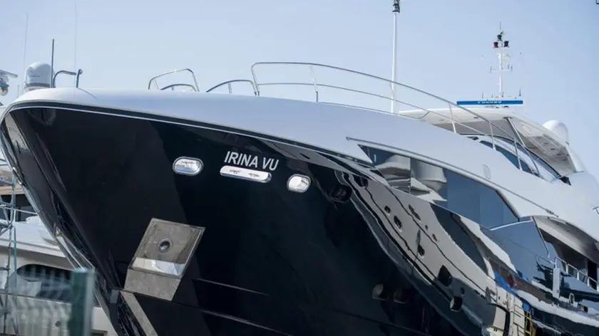 Lo yacht Irina Vu