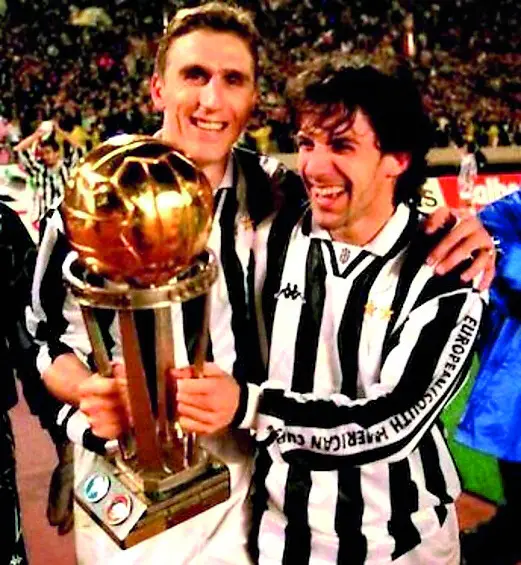 Ale Del Piero con la Juventus a Tokyo 1996 con la coppa intercontinentale