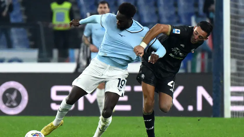 SS Lazio's Boulaye Dia (L) vies for the ball with Cagliari's Gabriele Zappa during the Italian Serie A soccer match between SS Lazio and Cagliari at the Olimpico stadium in Rome, Italy, 04 November 2024. ANSA/ETTORE FERRARI