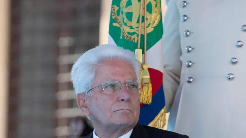 Il Presidente della Repubblica Sergio Mattarella durante la cerimonia di consegna delle Aquile di pilota militare a Lecce, 20 Settembre 2022. ANSA/UFFICIO STAMPA QUIRINALE/FRANCESCO AMMENDOLA +++ HO NO SALES - DITORIAL USE ONLY +++ o +++ ANSA PROVIDES ACCESS TO THIS HANDOUT PHOTO TO BE USED SOLELY TO ILLUSTRATE NEWS REPORTING OR COMMENTARY ON THE FACTS OR EVENTS DEPICTED IN THIS IMAGE; NO ARCHIVING; NO LICENSING +++NPK+++