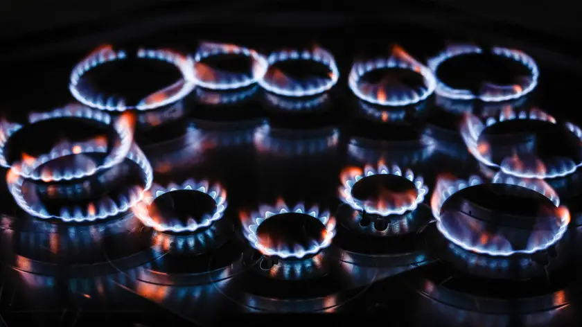 Gas flames burning on a stove in a kitchen, Rome 14 March 2023. ANSA/FABIO FRUSTACI