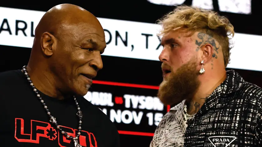 epa11554627 Former heavyweight boxing champion Mike Tyson (L) and YouTuber and professional boxer Jake Paul come face to face during a pre-fight press conference at the Javits Center in New York, New York, USA, 18 August 2024. The Tyson Paul heavyweight bout will be held at the AT&T Stadium in Arlington, Texas on 15 November 2024. EPA/Peter Foley