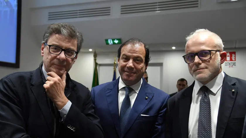 Il ministro dellÕEconomia e delle Finanze Giancarlo Giorgetti (S), il viceministro dellÕEconomia e delle Finanze Maurizio Leo e il Direttore dellÕAgenzia delle Entrate Ernesto Maria Ruffini alla presentazione dei risultati raggiunti nel 2023 e prospettive future dellÕAgenzia delle Entrate e dellÕAgenzia delle Entrate Riscossione Roma 05 febbraio 2024. ANSA/FABIO CIMAGLIA