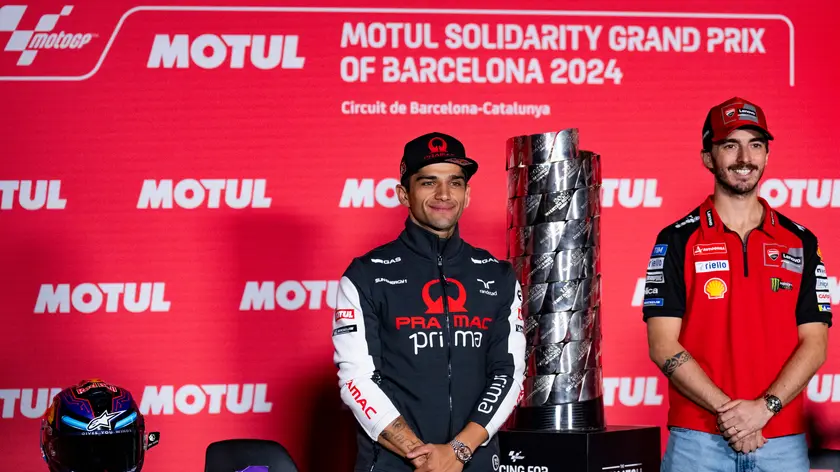 epa11721242 Spanish rider of Prima Pramac Racing Team Jorge Martin (L) and Italian rider of Ducati Lenovo Team, Francesco Bagnaia attend a presser at the circuit of Montmelo in Barcelona, Spain, 14 November 2024, on occasion of the Motorcycling Solidarity Grand Prix of Barcelona. The last Grand Prix race of the season will be held on 17 November 2024. EPA/ALBERTO ESTEVEZ