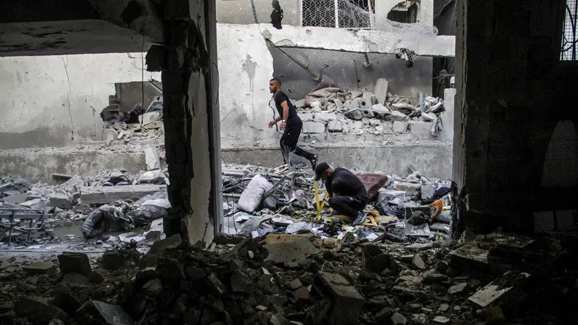 epa11617857 Internally displaced Palestinians search through the rubble in the Al-Zeitoun C school after an Israeli air strike in the Zaytoun area of Gaza City, 21 September 2024. According to the Palestinian Health Ministry in Gaza, at least 22 people were killed and dozens injured on 21 September after an Israeli strike hit a school in Gaza City which was being used as a shelter by internally displaced Palestinians. The Israeli Defense Forces (IDF) announced that the strike it conducted was targeting a Hamas control and command center, which was "embedded inside a compound that previously served as the Al Falah School." More than 41,300 Palestinians and over 1,400 Israelis have been killed, according to the Palestinian Health Ministry and the Israel Defense Forces (IDF), since Hamas militants launched an attack against Israel from the Gaza Strip on 07 October 2023, and the Israeli operations in Gaza and the West Bank which followed it. EPA/MAHMOUD ZAKI