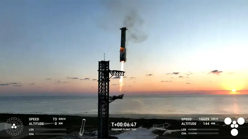epa11657229 A still image taken from a handout video made available by SpaceX shows SpaceX’s “Mechazilla” (L) mechanical arms ready to catch the Super Heavy rocket booster (R) mid-air as it makes a vertical landing following the launch of the unmanned Starship, at SpaceX’s Starbase facility in Boca Chica, Texas, 13 October 2024. The successful catching of the booster was the world’s first. EPA/SPACE X HANDOUT -- MANDATORY CREDIT: SPACEX HANDOUT EDITORIAL USE ONLY/NO SALES