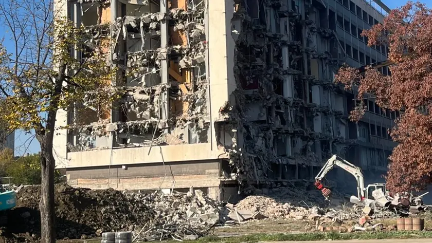 L’Hotel Jugoslavija sul Danubio, localizzato nel quartiere di Novi Beograd a Belgrado, in Serbia, e da decenni in uno stato di parziale decadenza