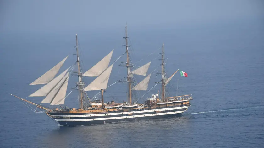 Incontro della Nave Amerigo Vespucci con la Nave a vela Tarangini della Marina Militare Indiana, 25 novembre 2024 MARINA MILITARE