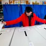 epa11738389 An elderly man stretches to cast his ballot for the first round of presidential elections under the scrutiny of a volunteer man (R), at a polling station in Bucharest, Romania, 24 November 2024. Marcel Ciolacu, leader of the Social Democratic Party (PSD) and incumbent prime minister, still leads in the presidential race according to the latest vote intention surveys, followed by Alliance for the Union of Romanians (AUR) leader George Simion, and Save Romania Union (USR) candidate Elena Lasconi. Romanians vote today for ninth presidential election, with a second round planned for 08 December 2024. Approximately 18 million Romanian citizens are expected at the polling stations this weekend, according to the Permanent Electoral Authority (AEP), of which 989,230 people can express their intention abroad. EPA/BOGDAN CRISTEL