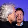 Il fondatore del M5S, Beppe Grillo, con il presidente del movimento Giuseppe Conte all'evento sull'intelligenza artificiale organizzato dal M5S a Roma, 18 novembre 2023. ANSA/RICCARDO ANTIMIANI