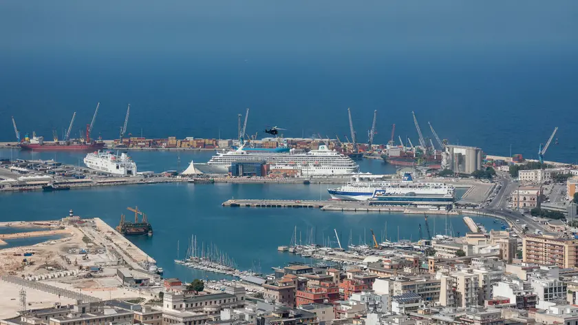 Veduta aerea del porto di Bari,12 Giugno 2024. ANSA/GIUSEPPE LAMI