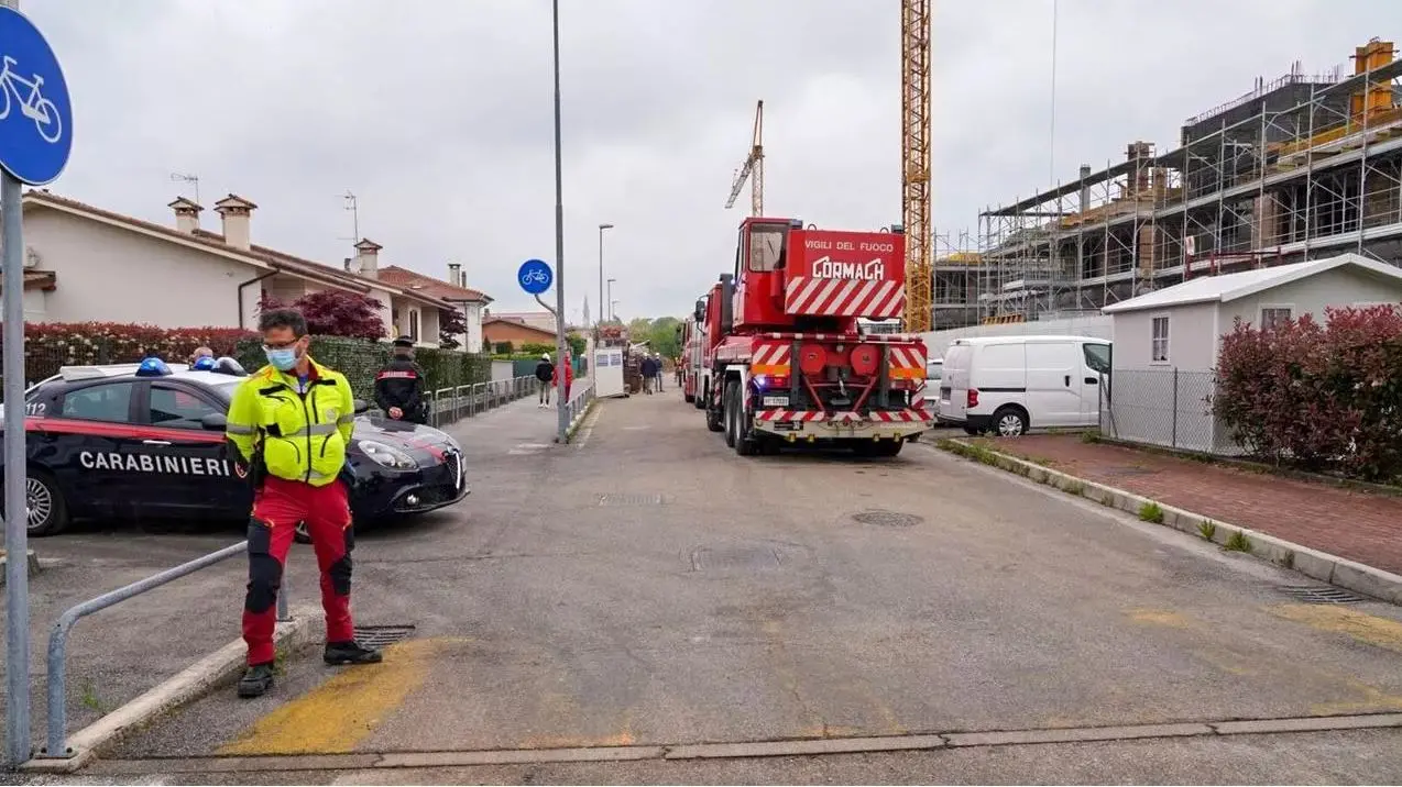 L'incidente nel cantiere di Montebelluna in cui ha perso la vita Mattia Battistetti