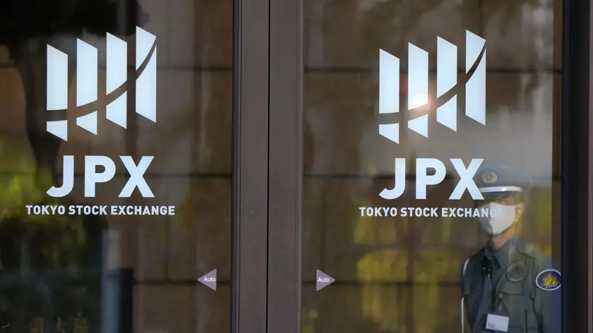 epa11599637 A security personnel stands guard at an entrance to the Tokyo Stock Exchange in Tokyo, Japan, 12 September 2024. The Tokyo stock benchmark rose 1,213.50 points, or 3.41 per cent, to close at 36,833.27 after Wall Street rose more than 124 points. EPA/KIMIMASA MAYAMA