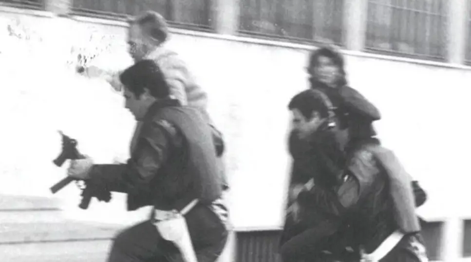 Il blitz della polizia in via Pindemonte (foto d'archivio)