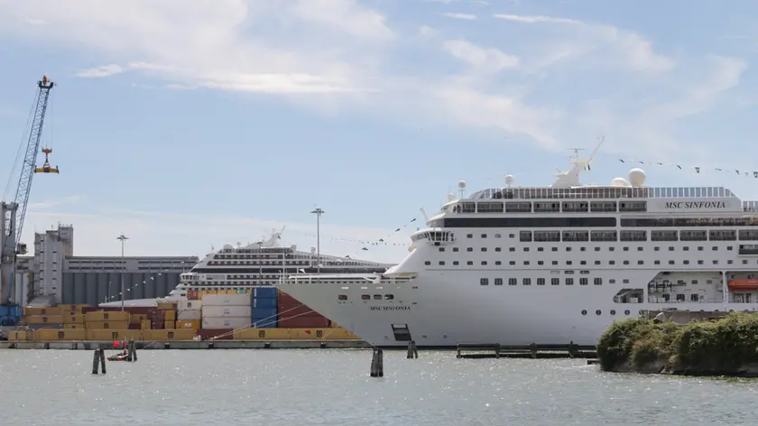 Una nave da crociera ormeggiata a Porto Marghera nelle scorse stagioni