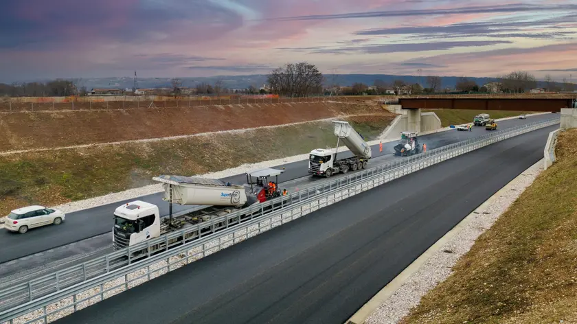 I mezzi di SuperBeton al lavoro sulla Pedemontana