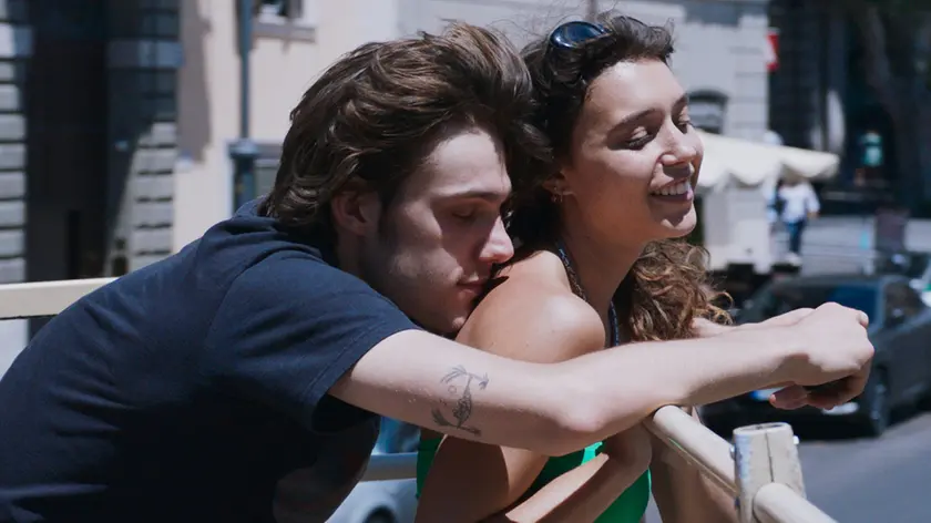 Un frame del film “Suspicious Minds” di Emiliano Corapi