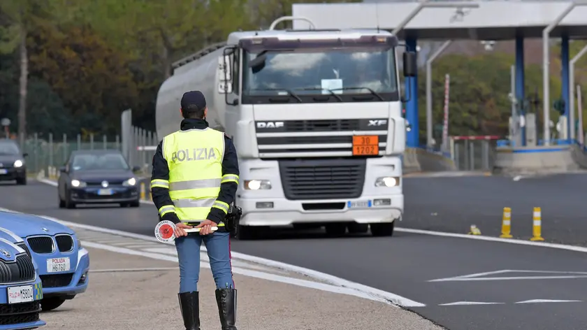 Alcuni controlli della polizia in autostrada